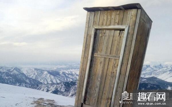 世界上最恐怖的厕所，位于西伯利亚山峰的最顶端（人烟稀少）