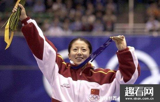 中国第一枚冬奥会金牌获得者是，杨扬 获世界冠军最多的中国运动