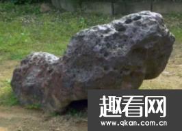 世界上最大的铁牛石铁陨石：1200年历史 至今无人搬动