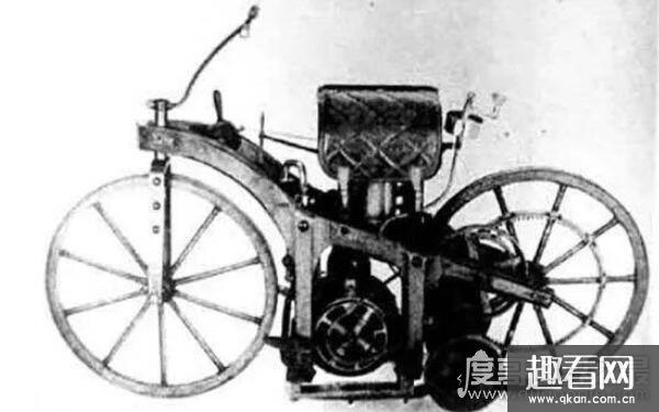 世界上最早的机车，1885年戴姆勒优先发明两轮装置（摩托车之父）