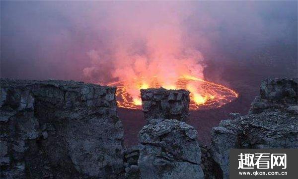 世界上最大的岩浆湖 尼拉贡戈火山整体海拔高度能够达到3470米
